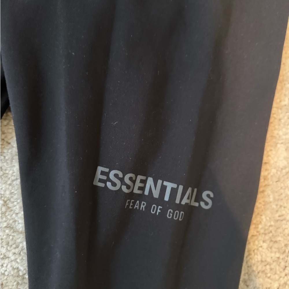 Essentials Leggings - Picture 2 of 5